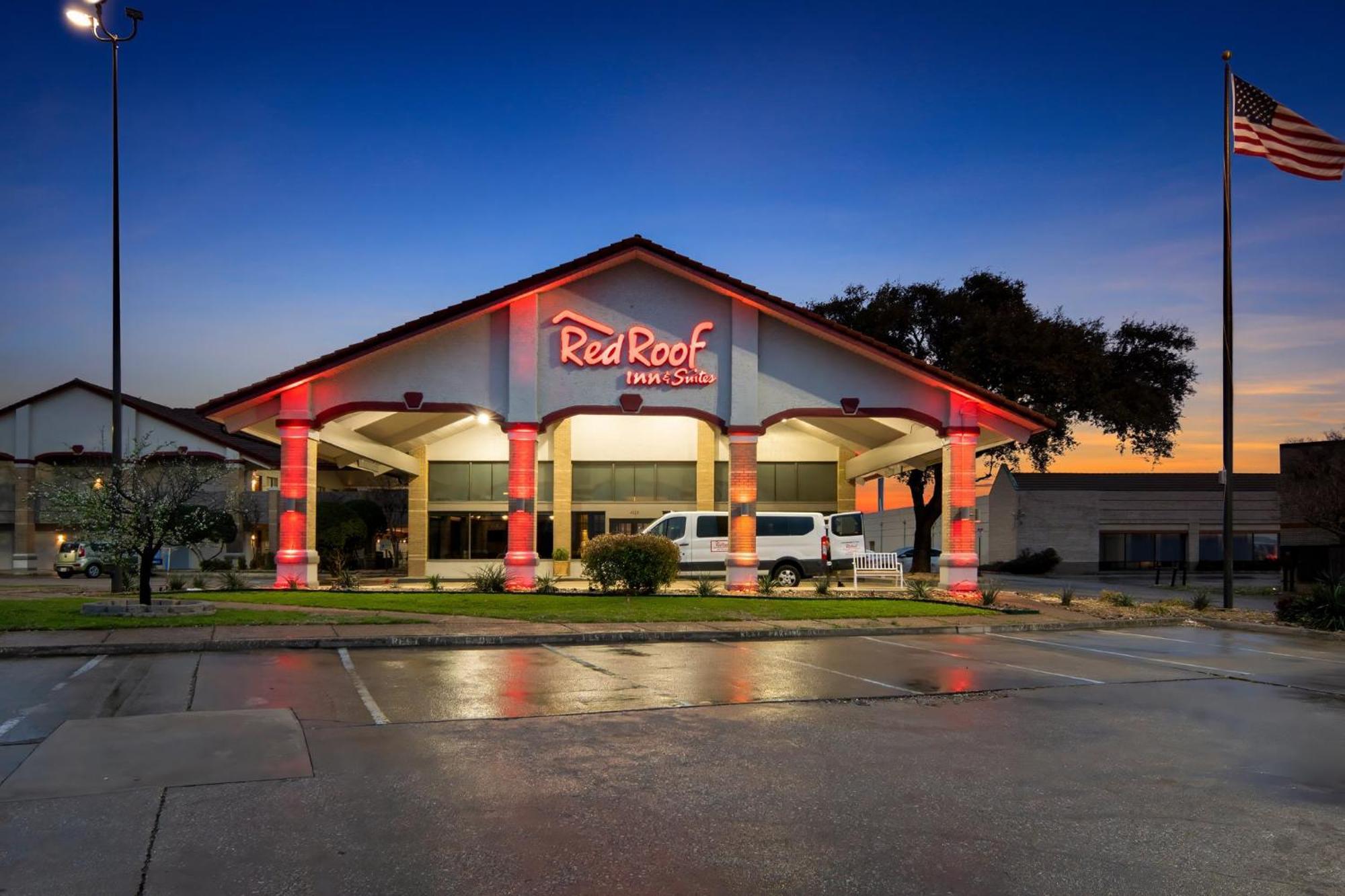 Red Roof Inn & Suites Irving - Dfw Airport South Exteriör bild