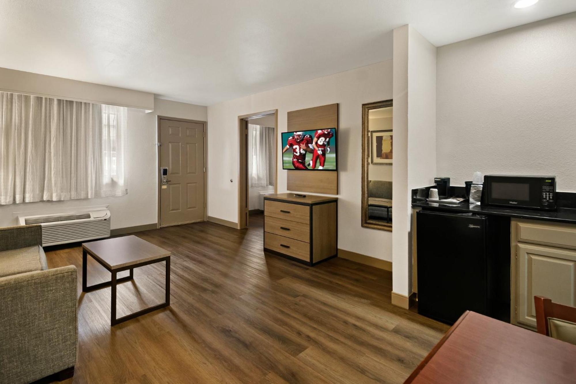 Red Roof Inn & Suites Irving - Dfw Airport South Exteriör bild