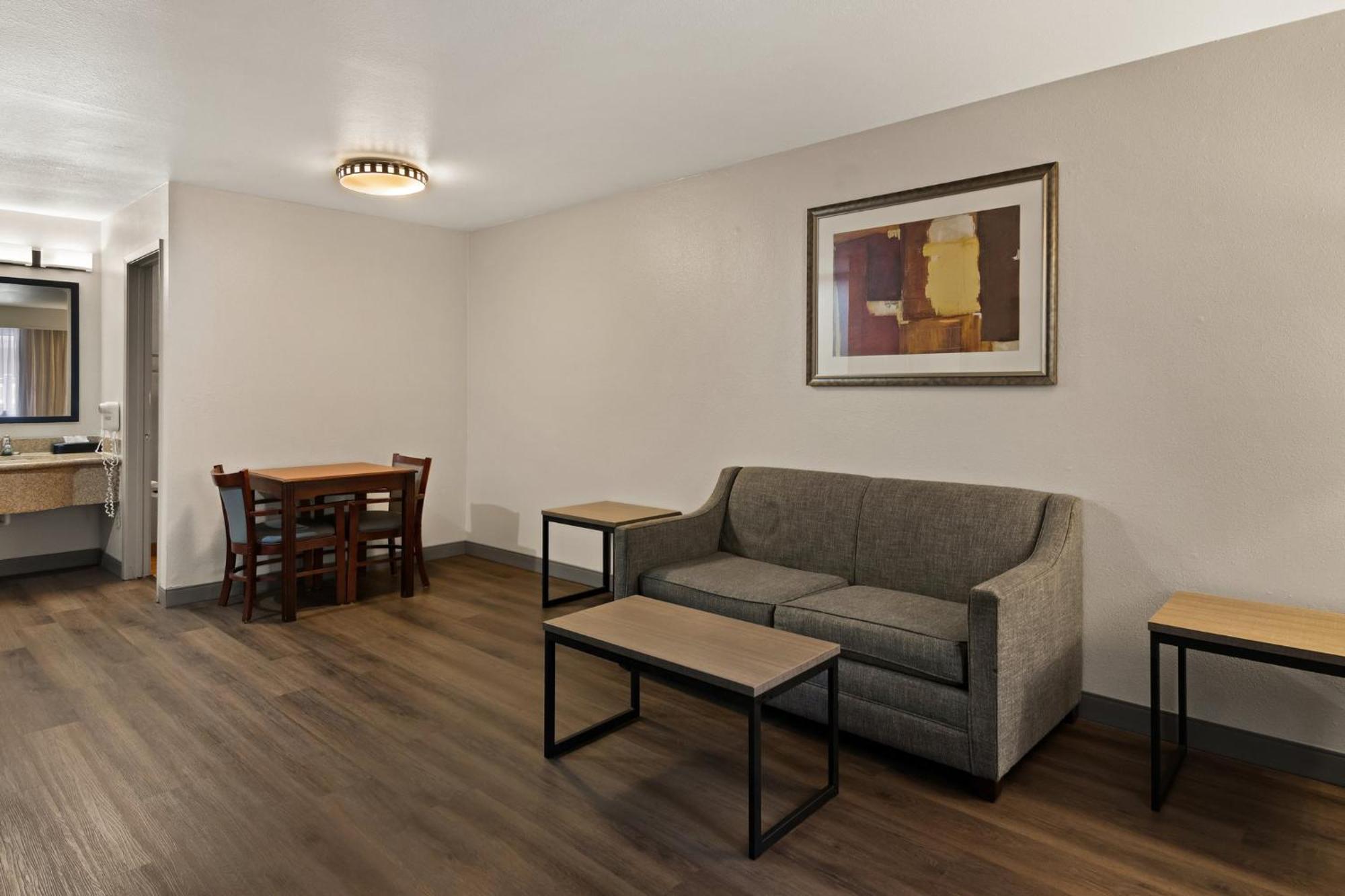 Red Roof Inn & Suites Irving - Dfw Airport South Exteriör bild