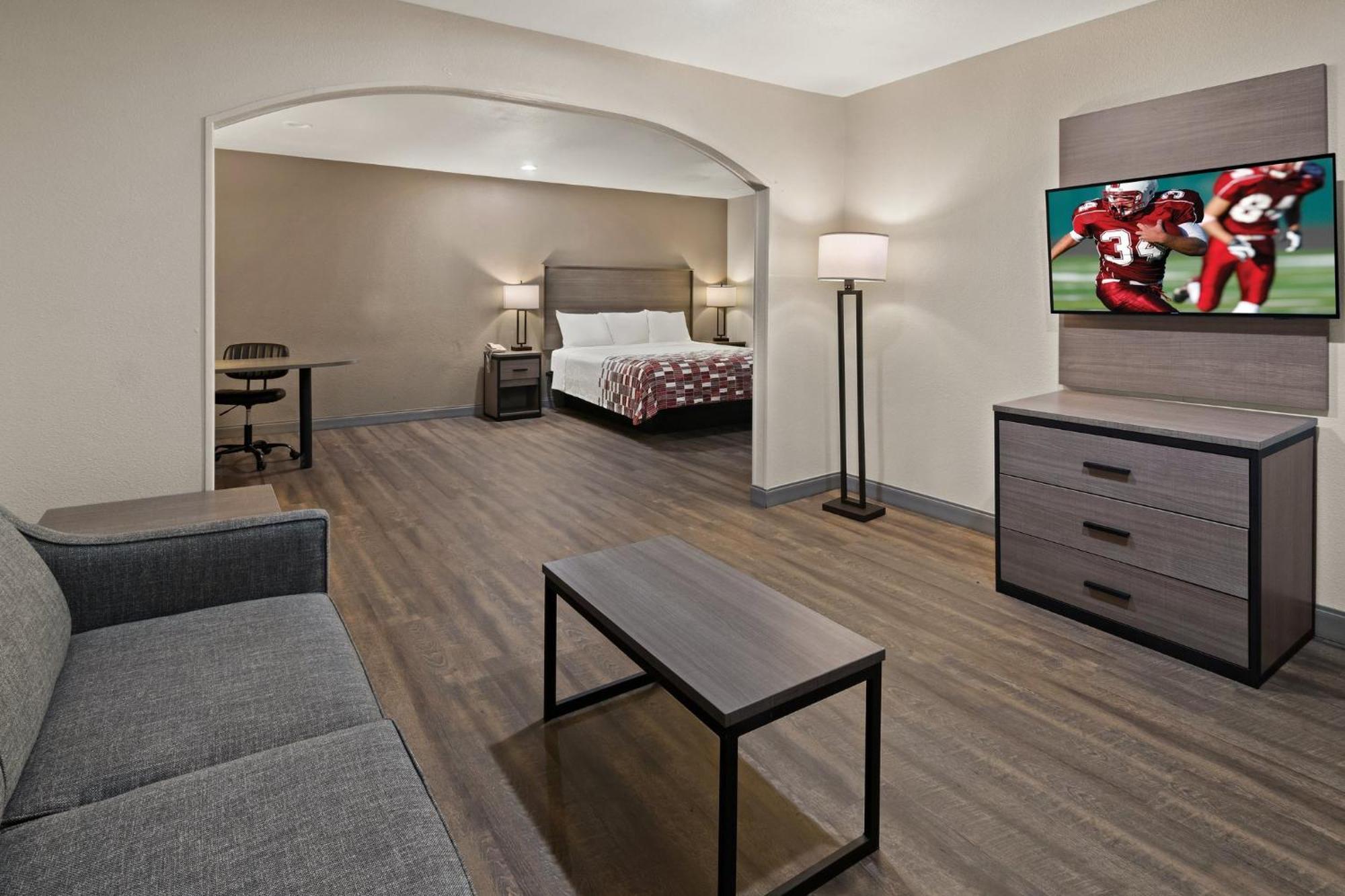 Red Roof Inn & Suites Irving - Dfw Airport South Exteriör bild
