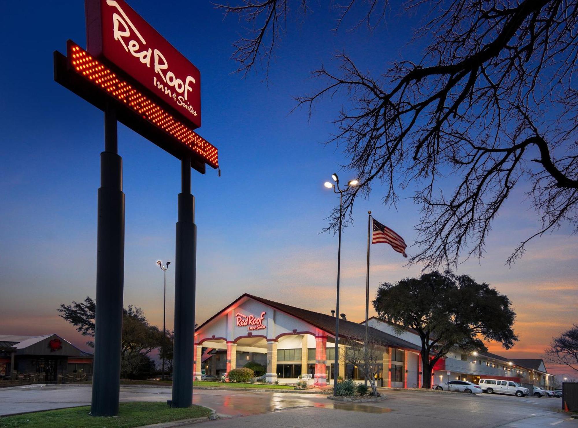 Red Roof Inn & Suites Irving - Dfw Airport South Exteriör bild