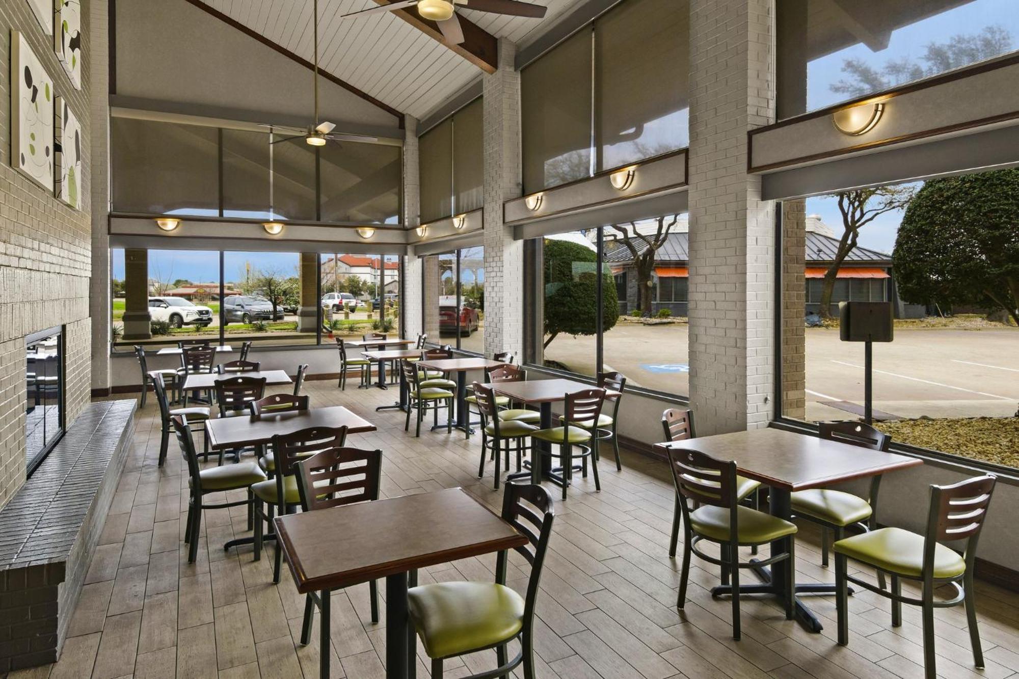 Red Roof Inn & Suites Irving - Dfw Airport South Exteriör bild