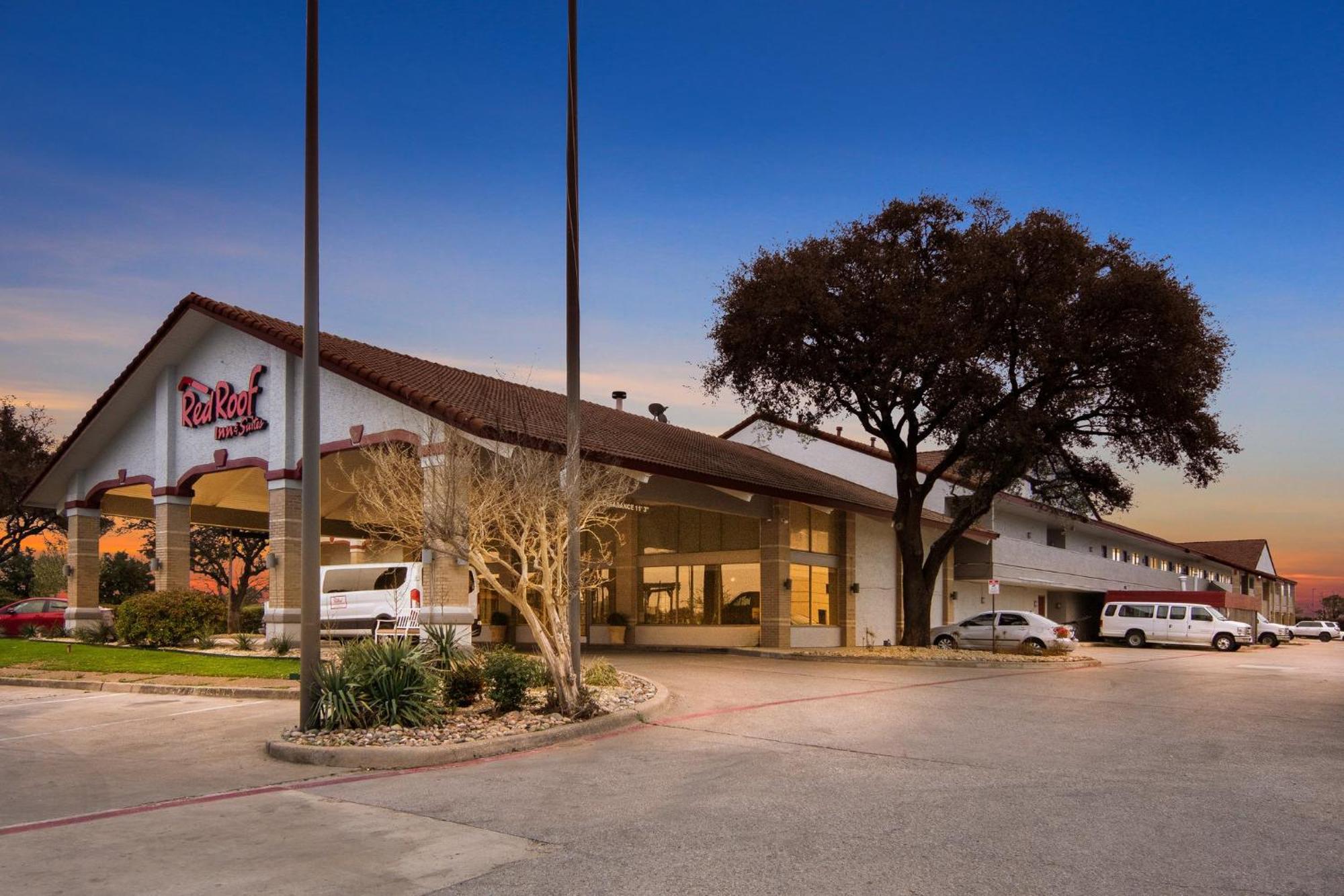 Red Roof Inn & Suites Irving - Dfw Airport South Exteriör bild