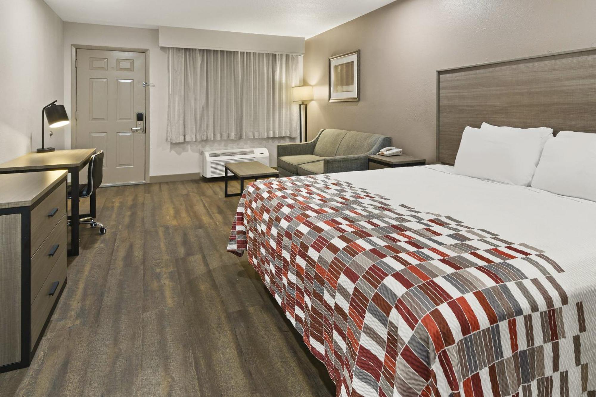 Red Roof Inn & Suites Irving - Dfw Airport South Exteriör bild