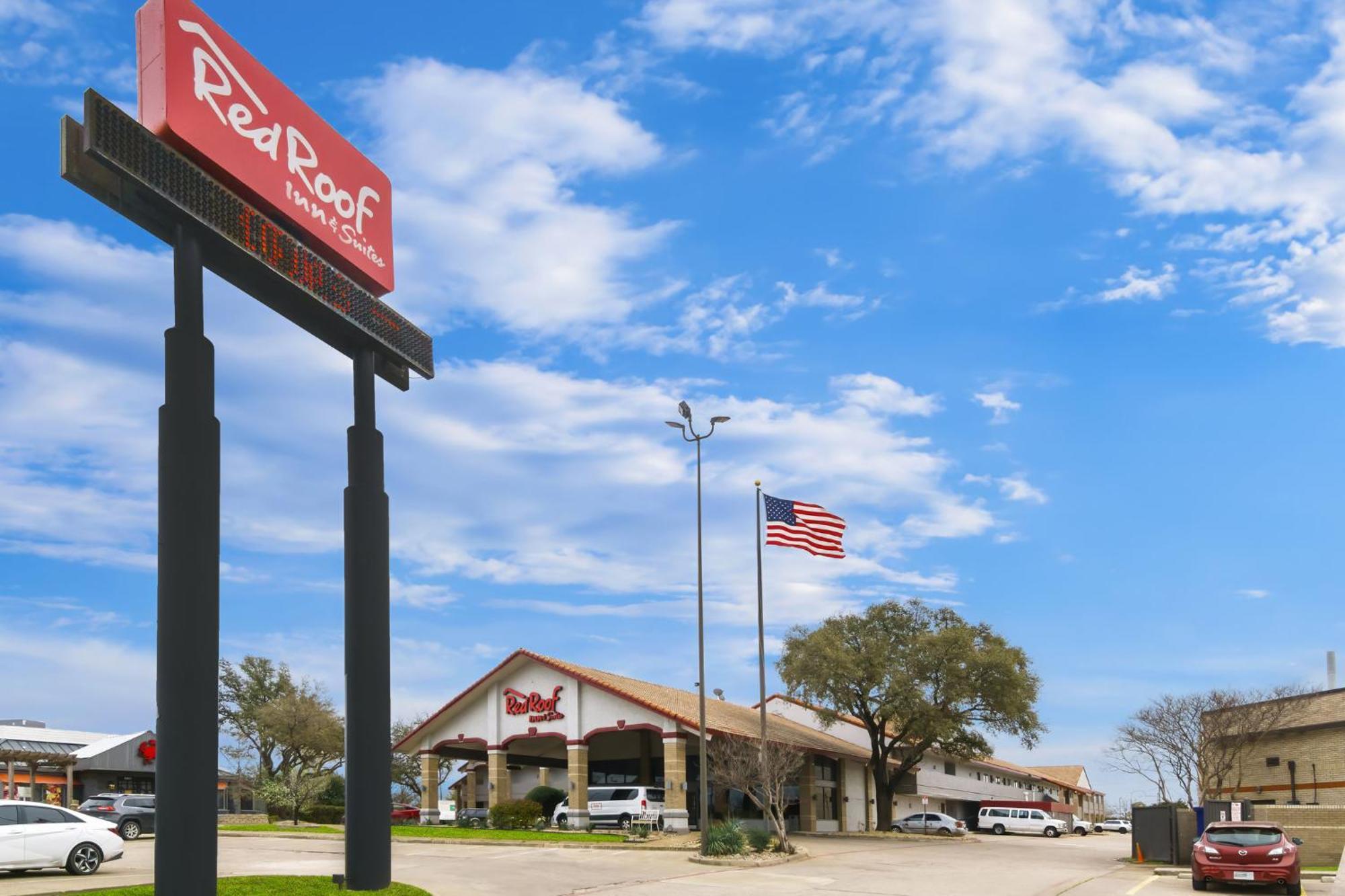 Red Roof Inn & Suites Irving - Dfw Airport South Exteriör bild
