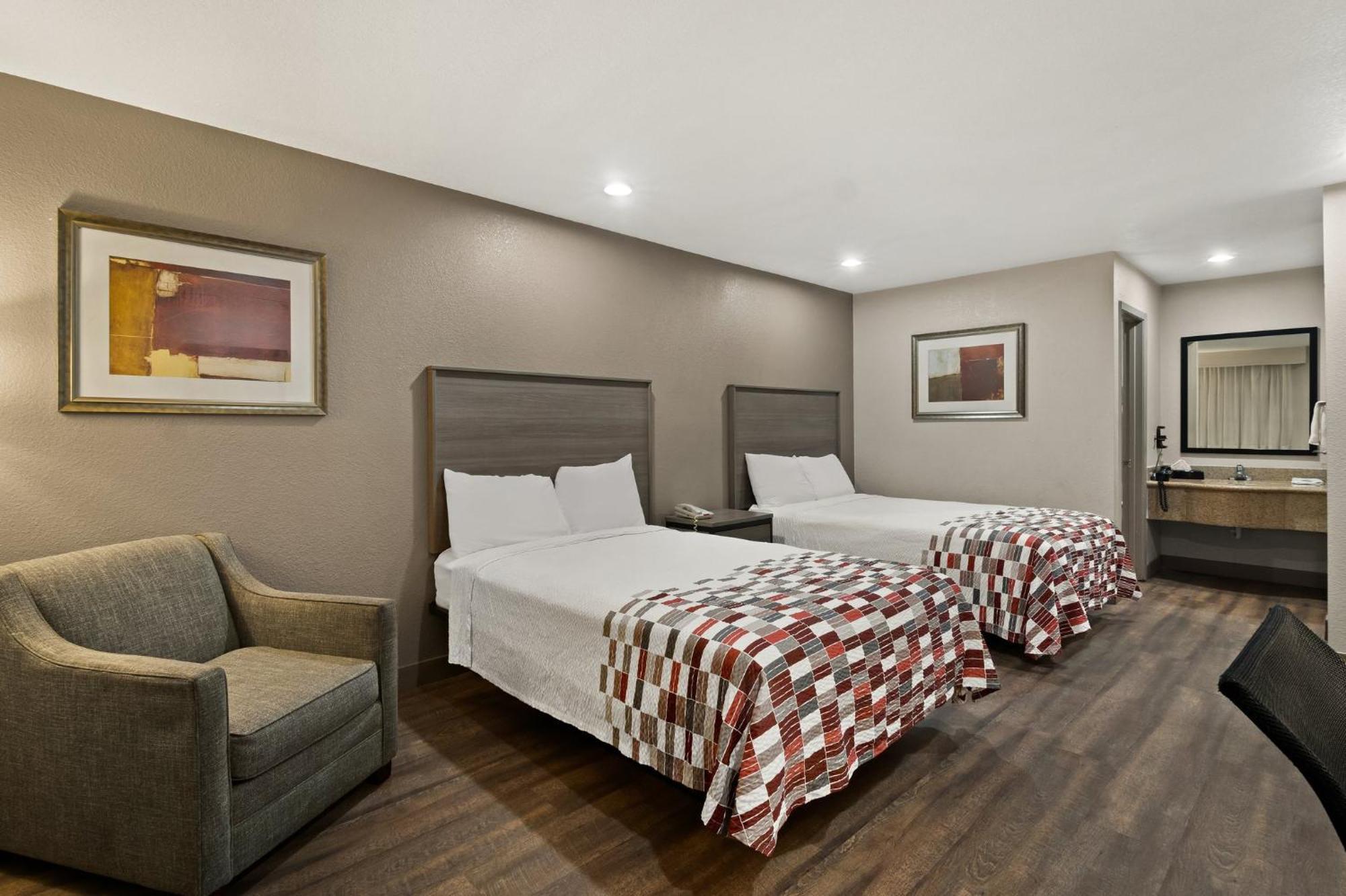 Red Roof Inn & Suites Irving - Dfw Airport South Exteriör bild