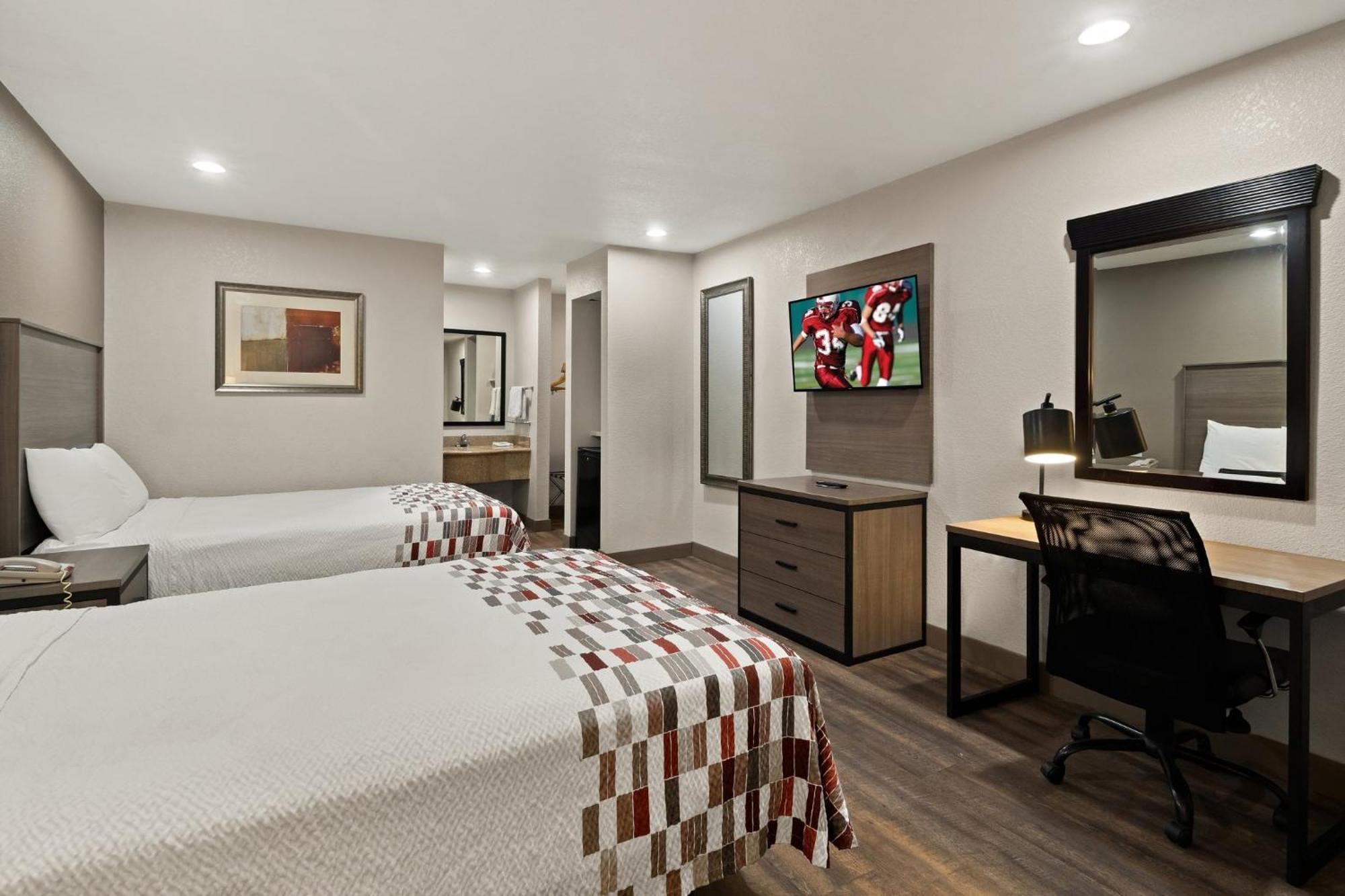 Red Roof Inn & Suites Irving - Dfw Airport South Exteriör bild