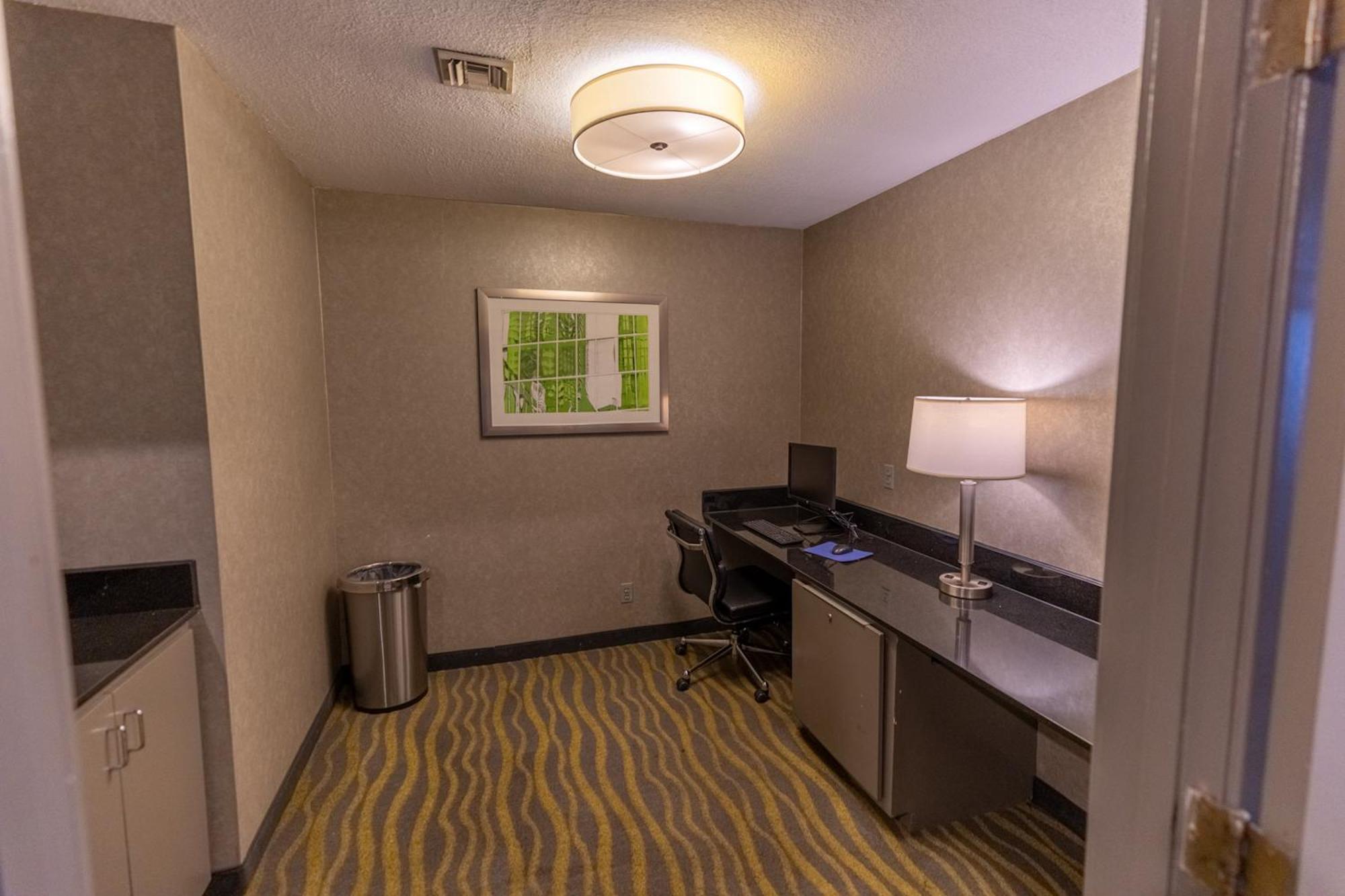 Red Roof Inn & Suites Irving - Dfw Airport South Exteriör bild